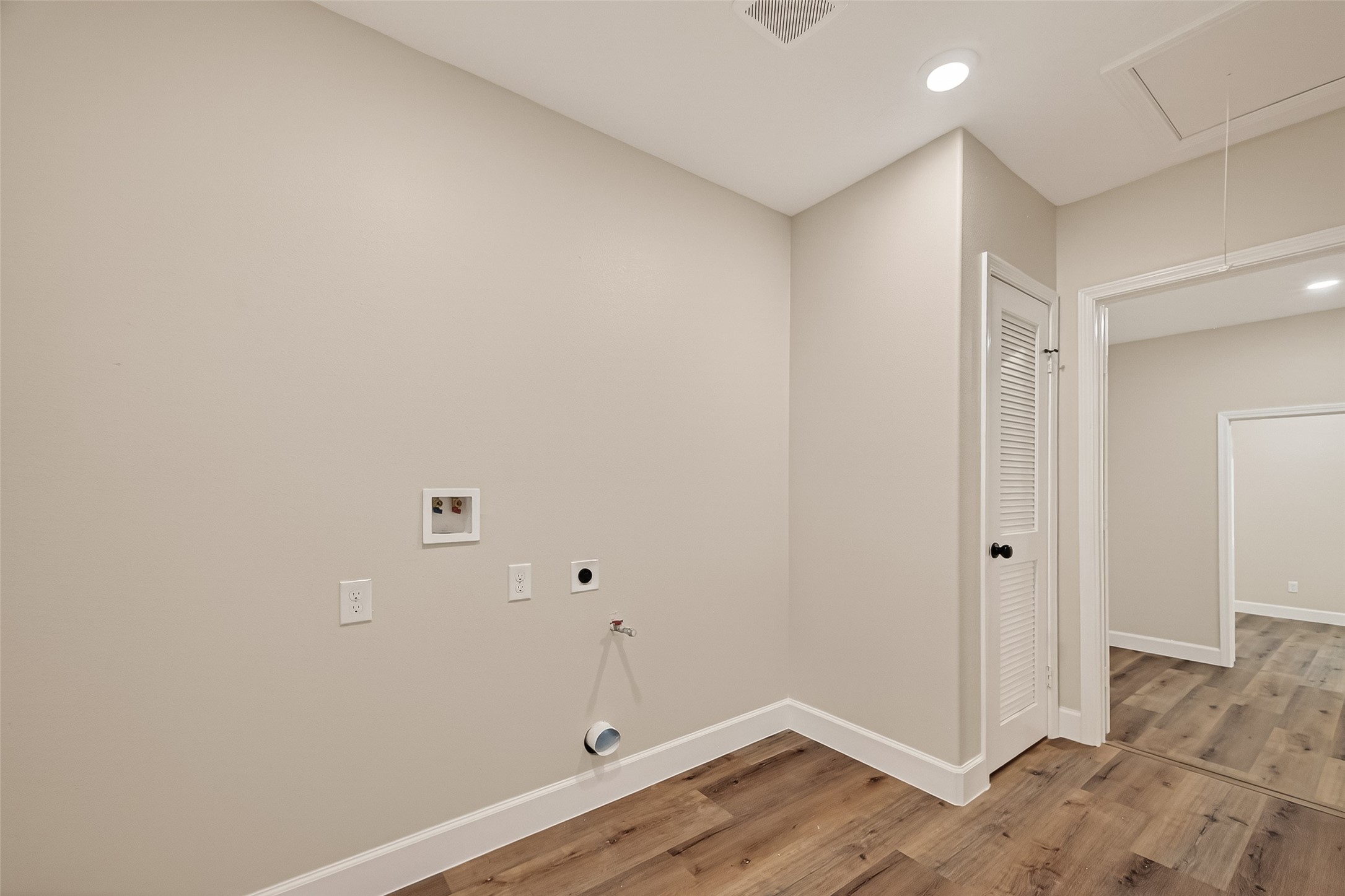 917 South Main Street Highlands, TX 77562 - Photo 16 of 45 an empty room with wooden floor