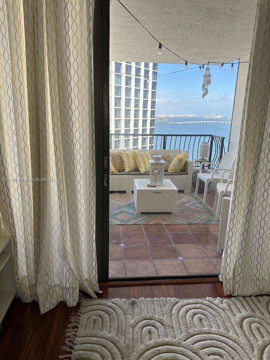 555 Northeast 15th St Unit 28E