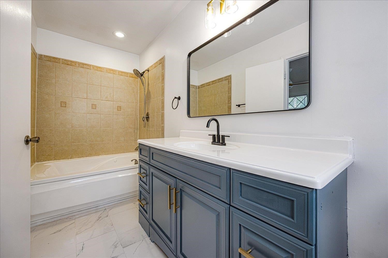 3121 East Glengarry Road Memphis, TN 38128 - Photo 8 of 15 a bathroom with a sink and a mirror