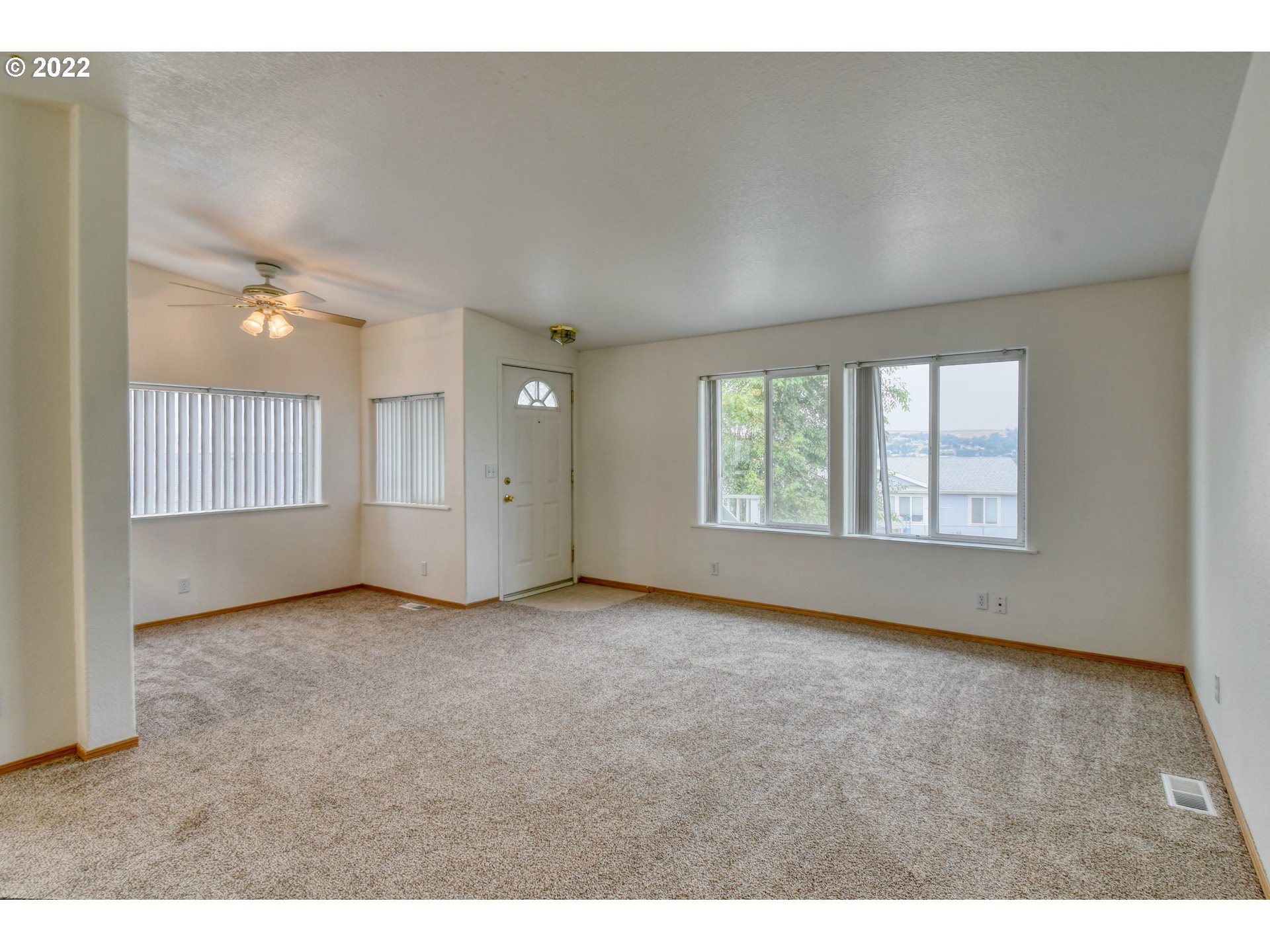 2600 Southwest Goodwin Avenue, Unit 33 Pendleton, OR 97801 - Photo 7 of 29 a view of an empty room with a window