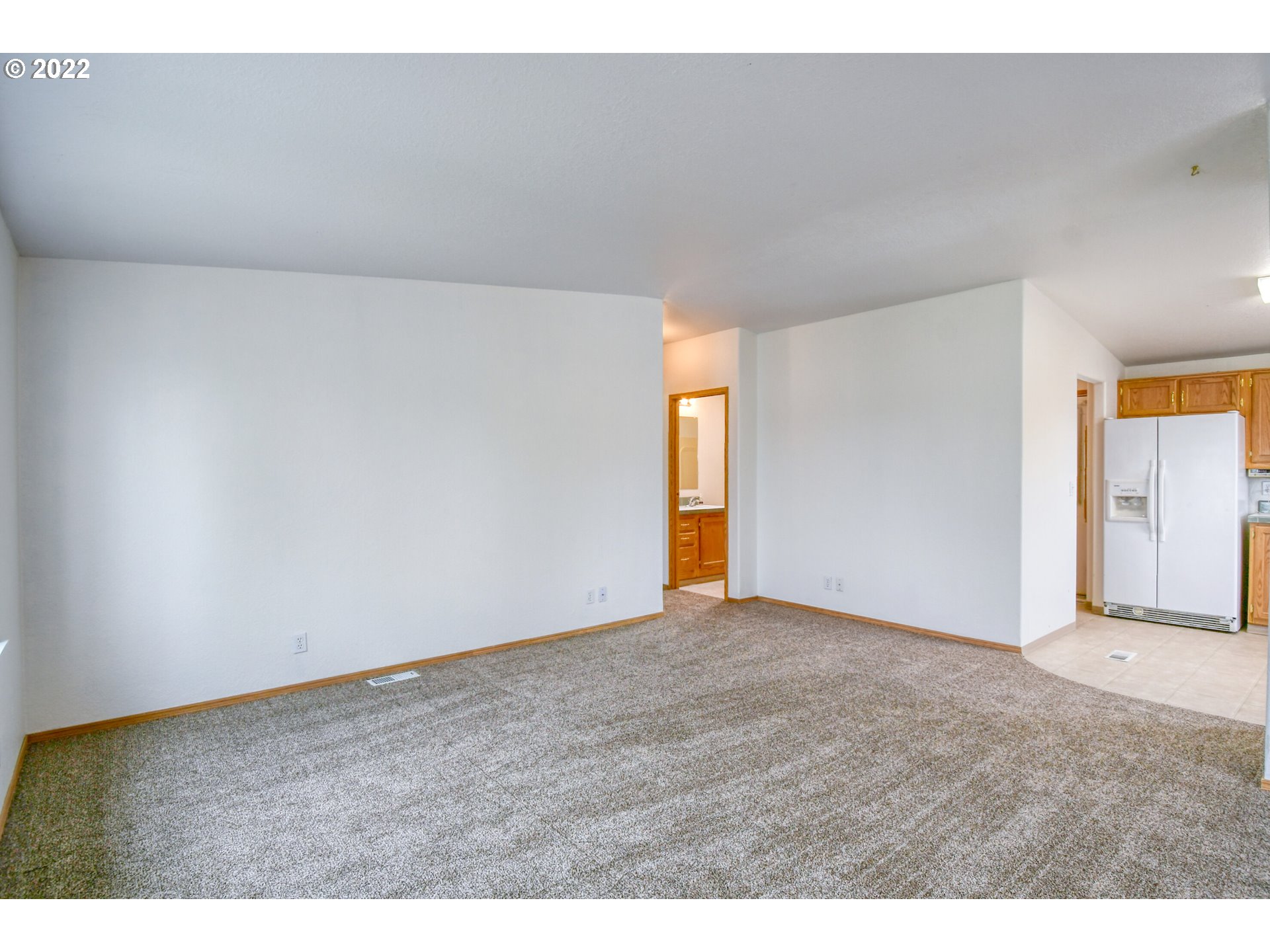 2600 Southwest Goodwin Avenue, Unit 33 Pendleton, OR 97801 - Photo 8 of 29 a view of an empty room and window