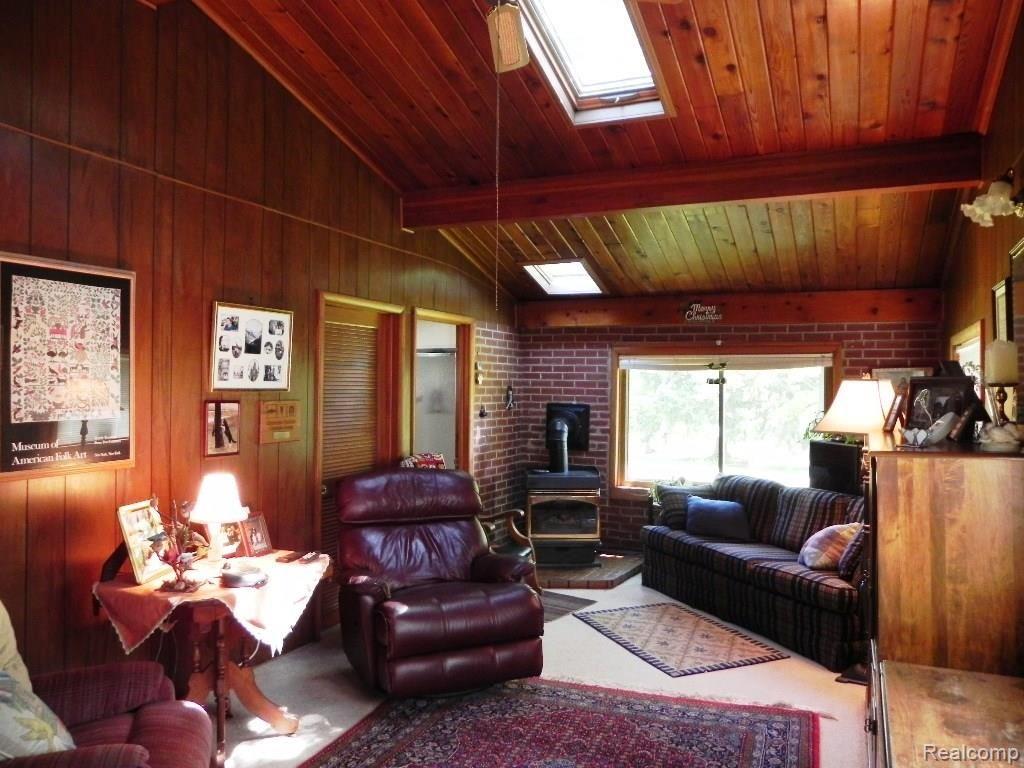 8254 Perry Lake Road Clarkston, MI 48348 - Photo 17 of 33 FAMILY ROOM & PICTURE WINDOW LOOKING OUT TO THE BACK YARD