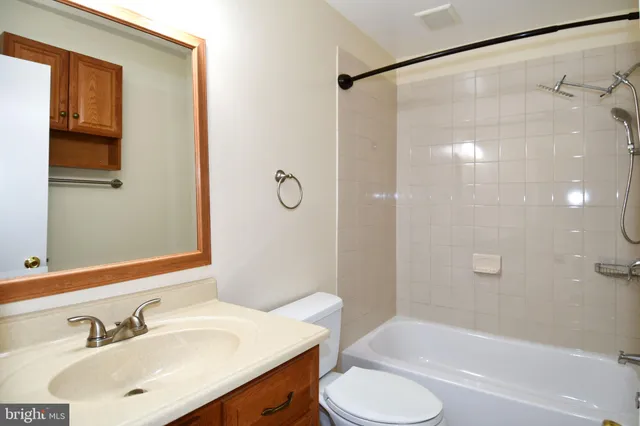 $2,100 | 5207 Newton Street, Unit 203, Bladensburg, MD 20710