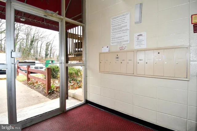 $2,100 | 5207 Newton Street, Unit 203, Bladensburg, MD 20710