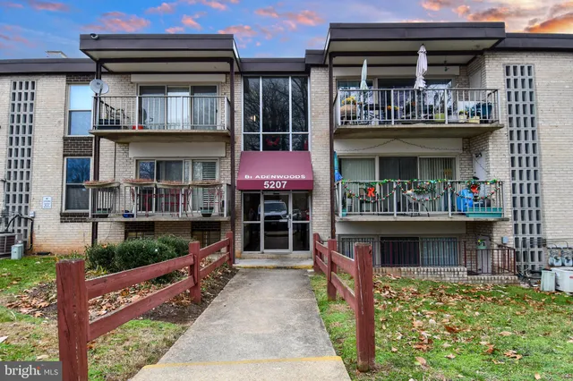 $2,100 | 5207 Newton Street, Unit 203, Bladensburg, MD 20710
