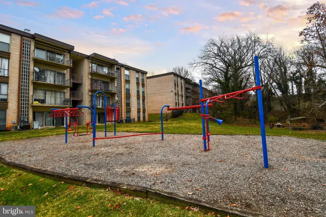 $2,100 | 5207 Newton Street, Unit 203, Bladensburg, MD 20710