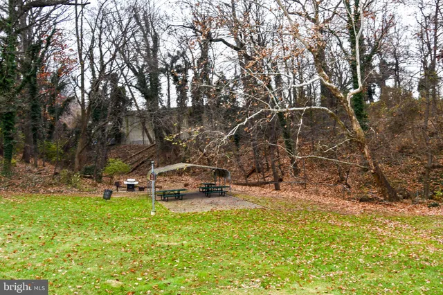 $2,100 | 5207 Newton Street, Unit 203, Bladensburg, MD 20710