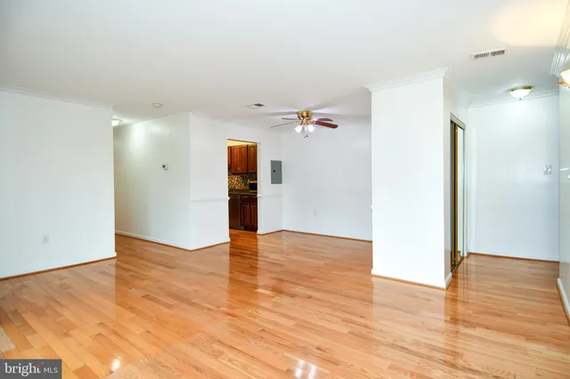 $2,100 | 5207 Newton Street, Unit 203, Bladensburg, MD 20710