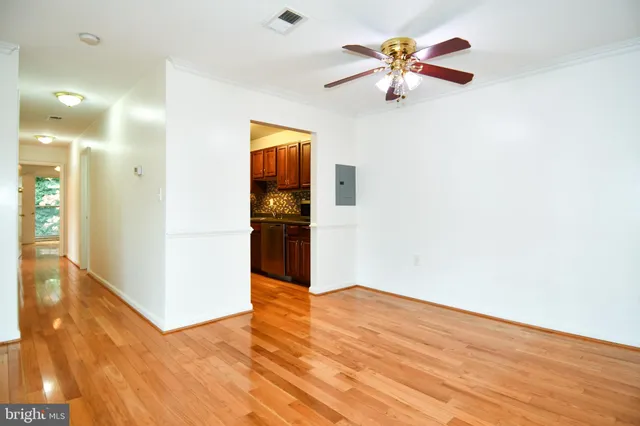 $2,100 | 5207 Newton Street, Unit 203, Bladensburg, MD 20710