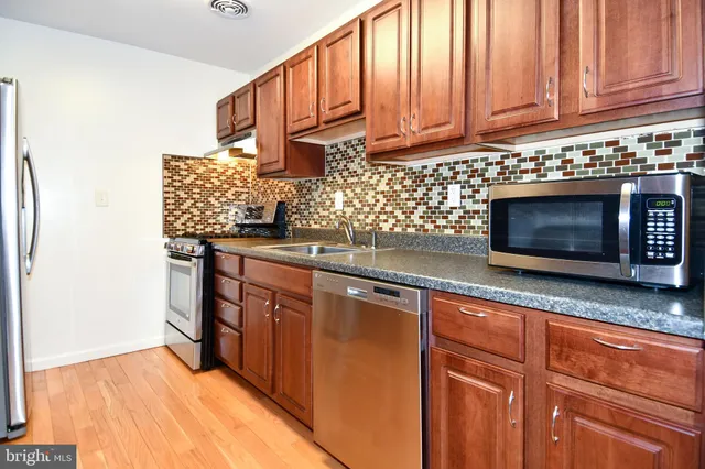 $2,100 | 5207 Newton Street, Unit 203, Bladensburg, MD 20710