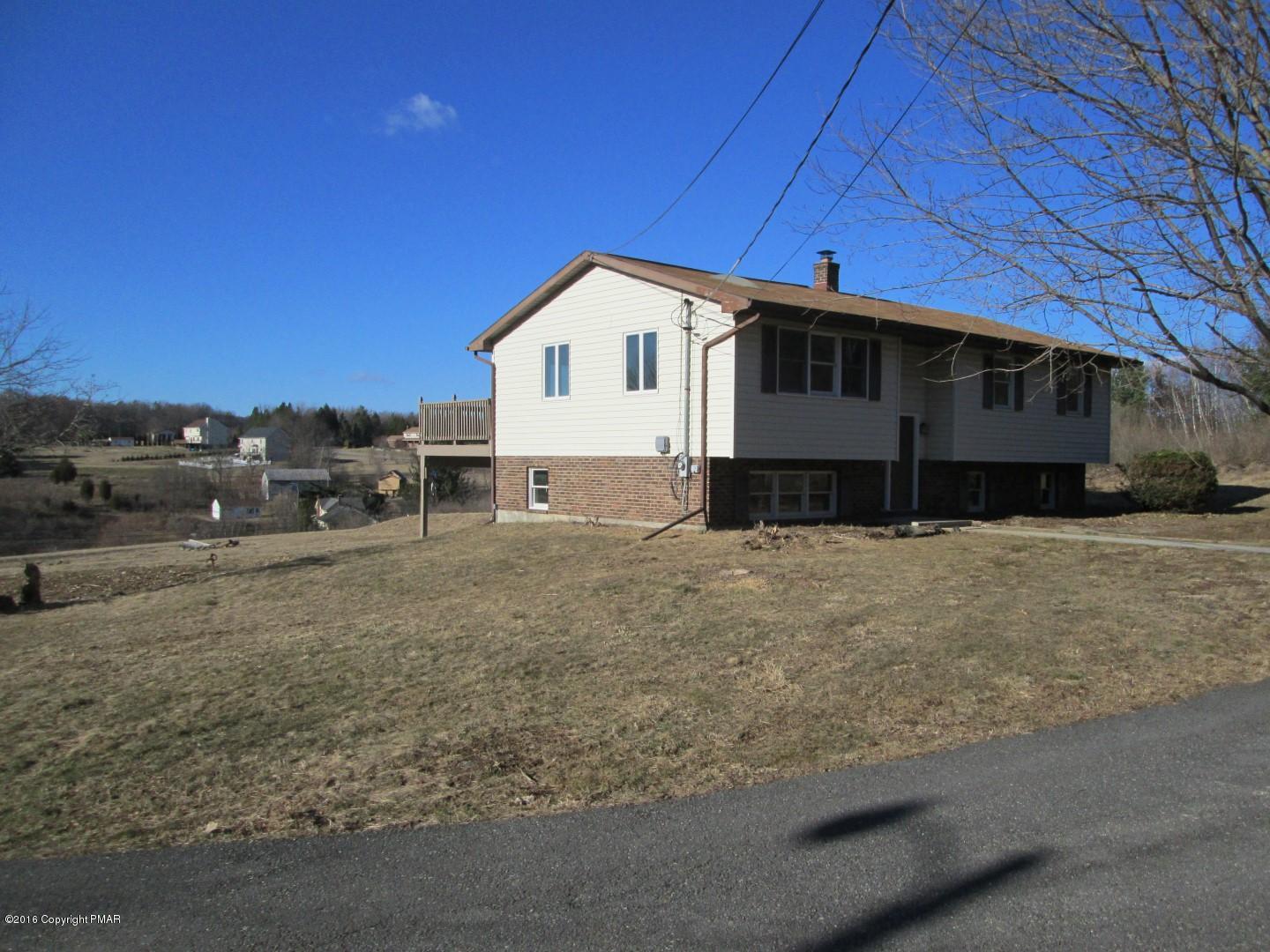 721 Smith Hill Road Stroudsburg, PA 18360 - Photo 3 of 26 IMG_1252