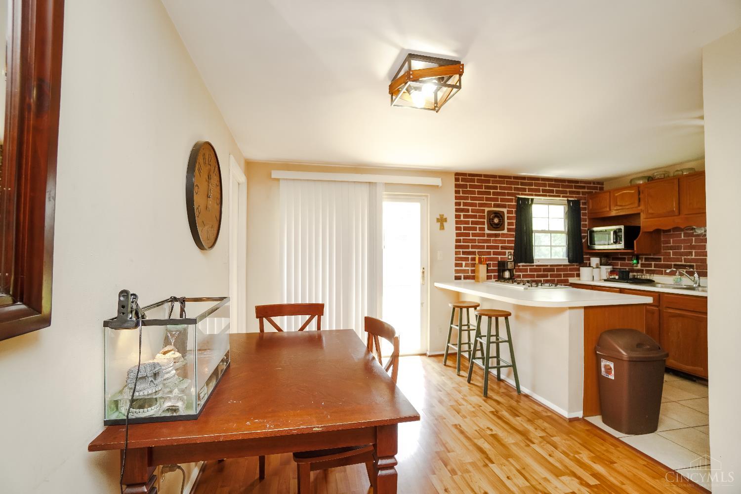 982 Pilgrim Place Springdale, OH 45246 - Photo 5 of 21