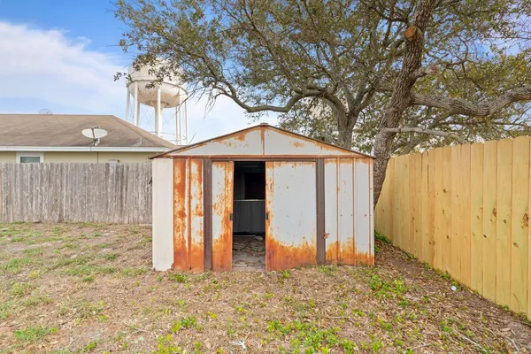 $1,700 | 2129 Sky Crest Drive, Corpus Christi, TX 78418