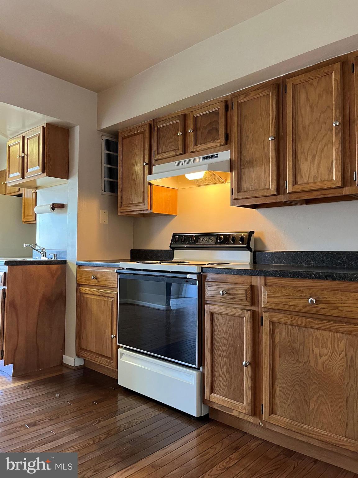 3723 Tavern Way Triangle, VA 22172 - Photo 7 of 42 Kitchen
