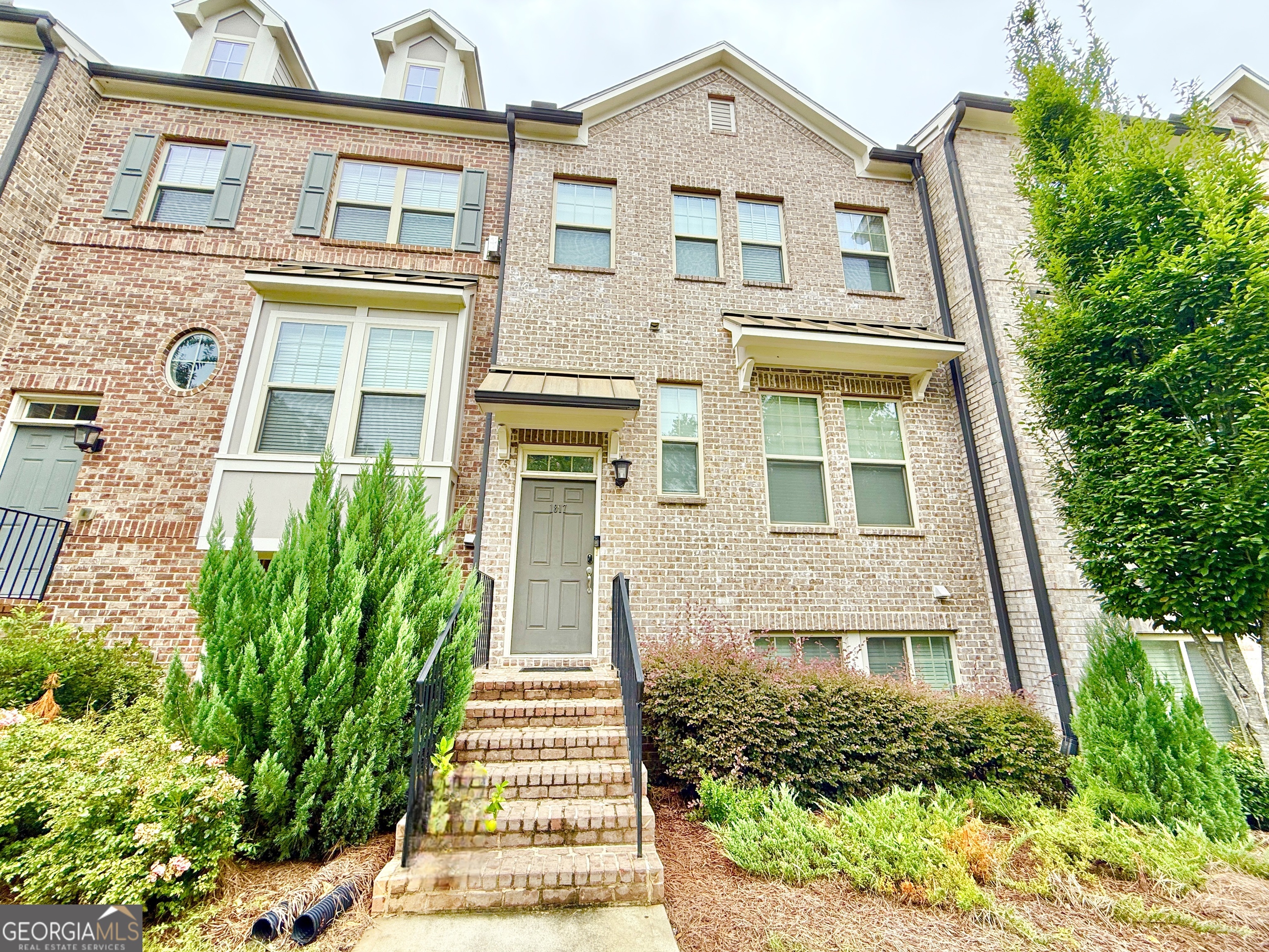 1817 Hislop Lane Atlanta, GA 30345 - Photo 2 of 32 front view of a building