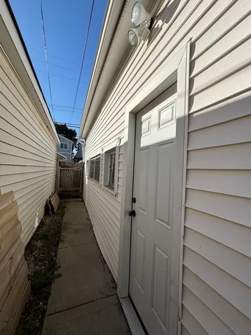 $2,150 | 3748 South Wallace Street, Unit 2, Chicago, IL 60609