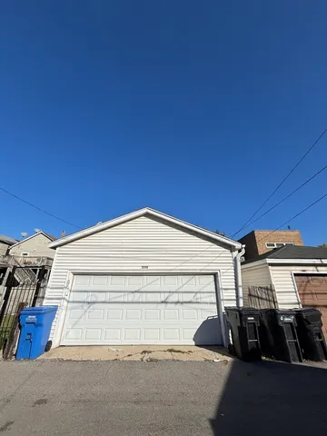 $2,150 | 3748 South Wallace Street, Unit 2, Chicago, IL 60609