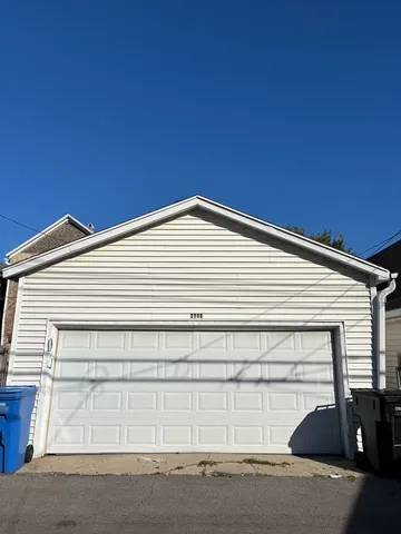 $2,150 | 3748 South Wallace Street, Unit 2, Chicago, IL 60609