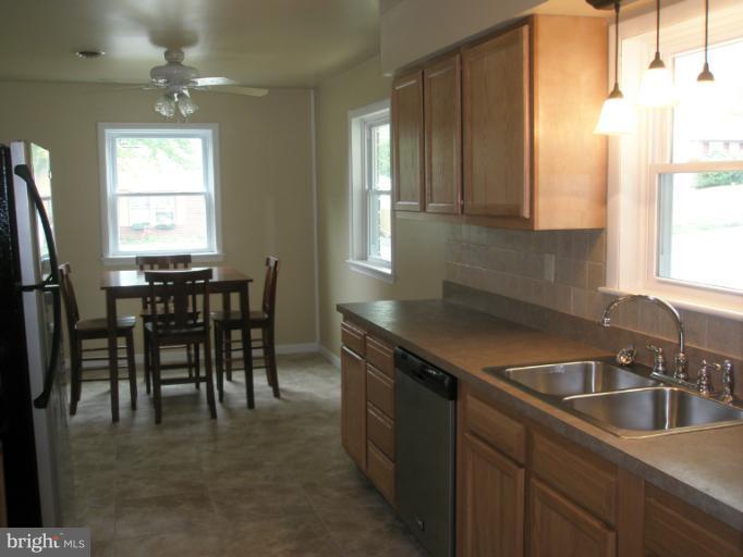 503 Forest Road Chambersburg, PA 17202 - Photo 8 of 24 Dining Room