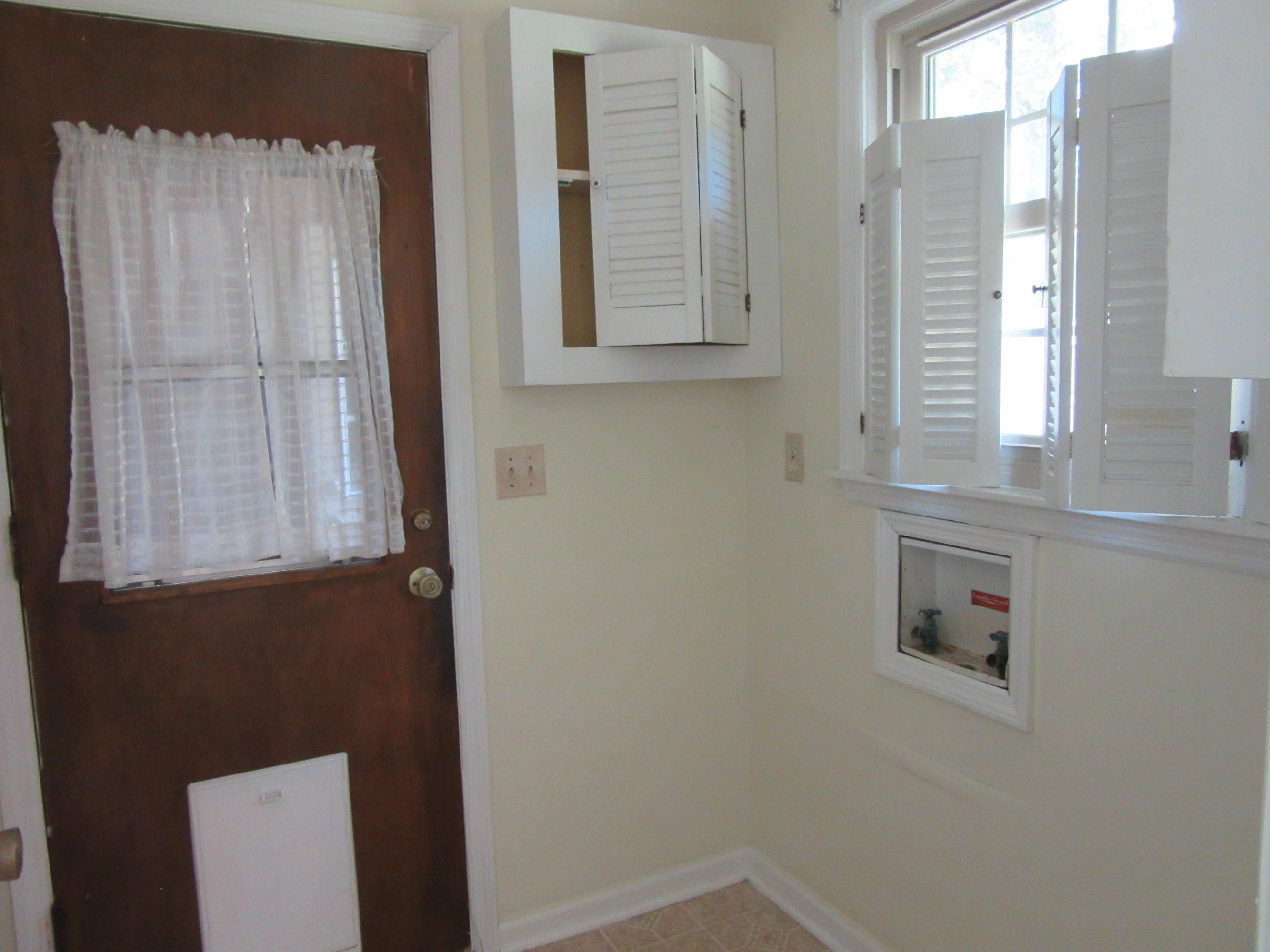 8206 Delhi Road North Charleston, SC 29406 - Photo 15 of 29 Laundry room