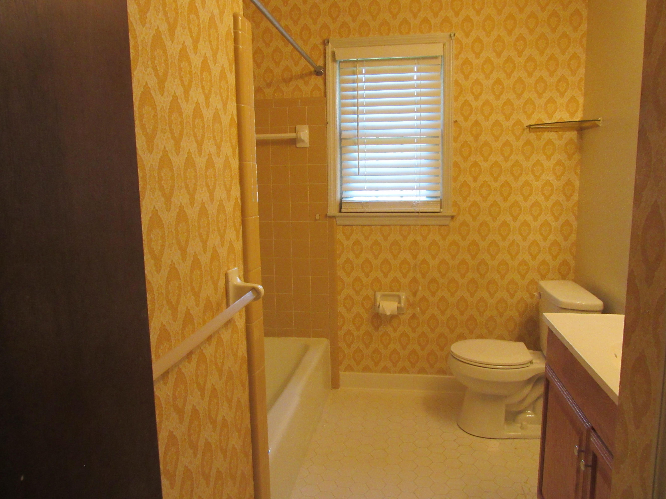 8206 Delhi Road North Charleston, SC 29406 - Photo 26 of 29 2nd Bathroom