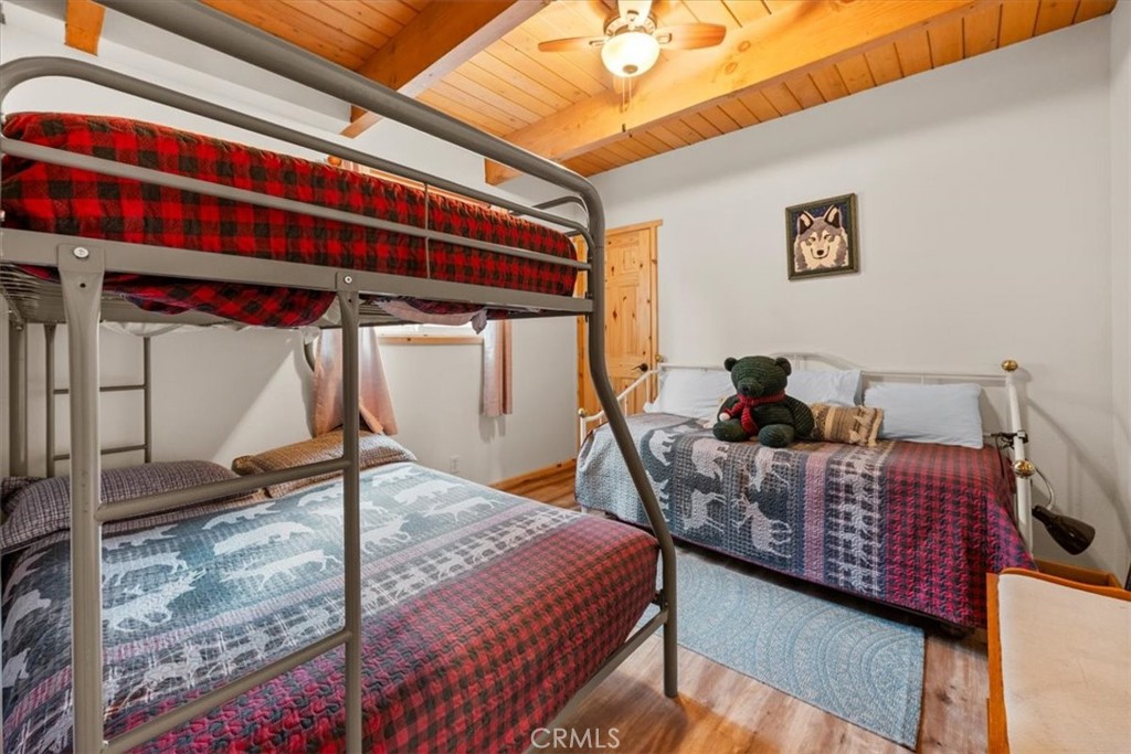 567 Highland Road Big Bear Lake, CA 92315 - Photo 19 of 42 a bed room with a bed and a window