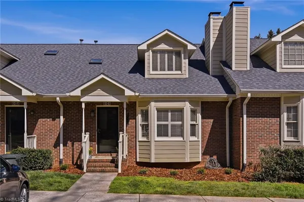 $2,275 | 10 Park Village Lane, Unit E, Greensboro, NC 27455