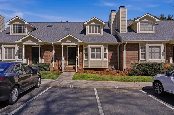 $2,275 | 10 Park Village Lane, Unit E, Greensboro, NC 27455