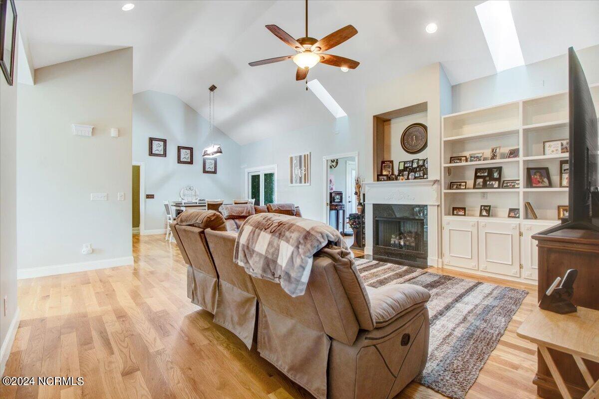 5253 Skeeter Pond Road Grifton, NC 28530 - Photo 19 of 48 Living room