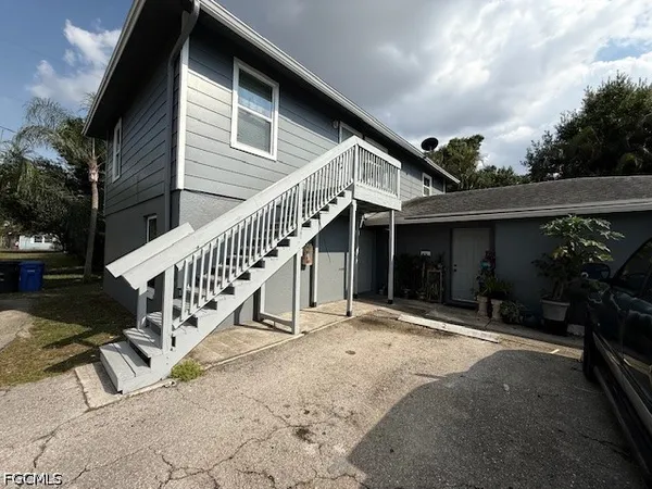 a view of a house with backyard and porch
