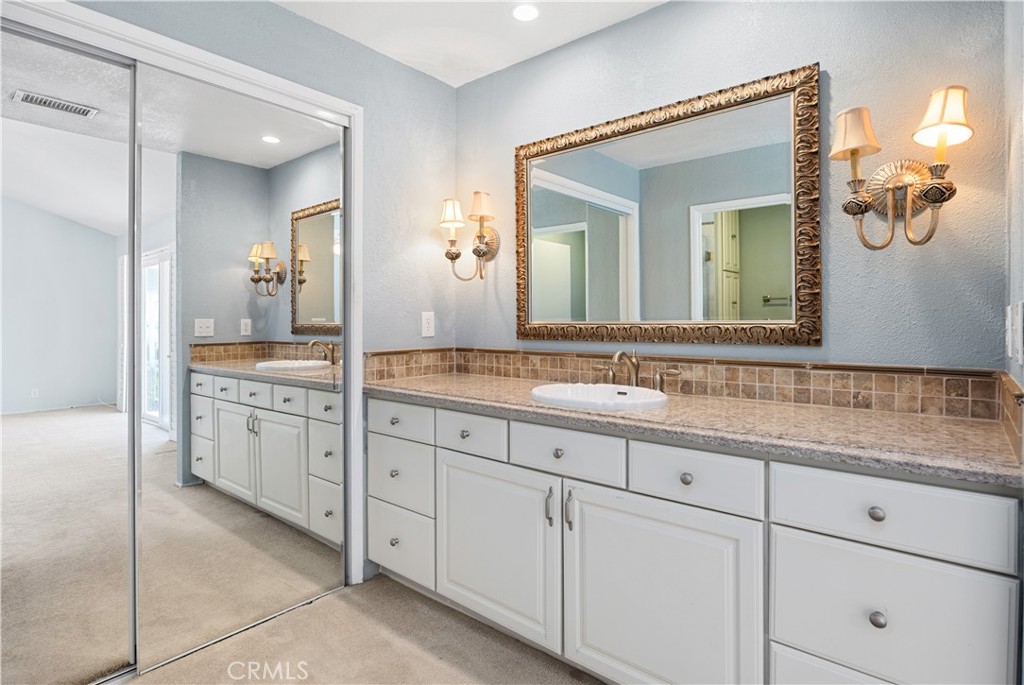 26660 Rim Road Hemet, CA 92544 - Photo 26 of 49 primary bath
