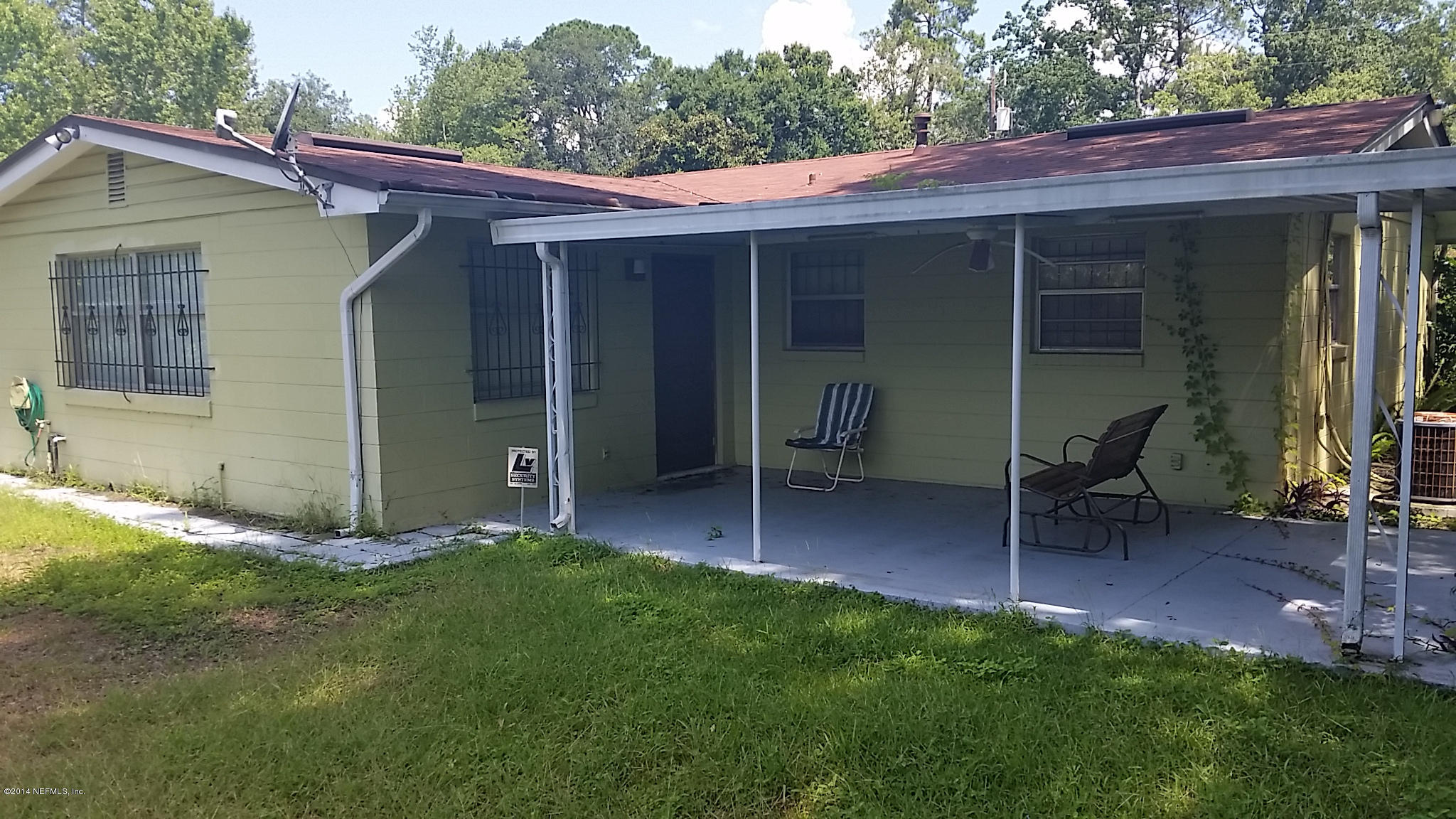 5704 Sabena Road Jacksonville, FL 32207 - Photo 2 of 3 a view of outdoor space yard and porch