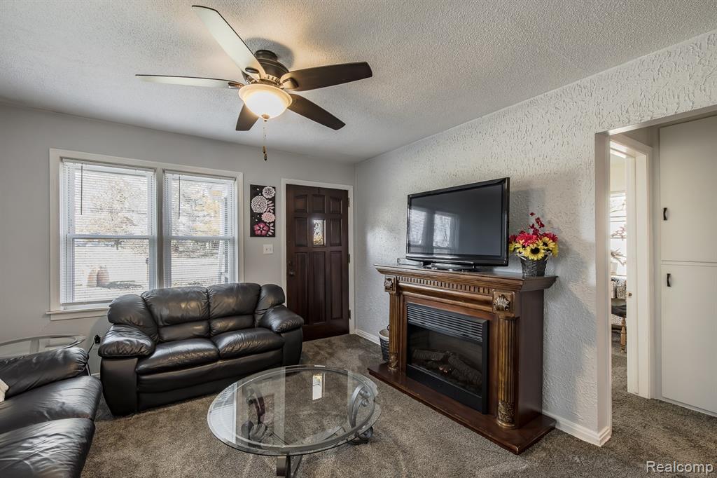 44084 Utica Road Utica, MI 48317 - Photo 12 of 46