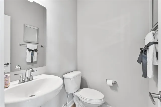 an empty room with closet and mirror