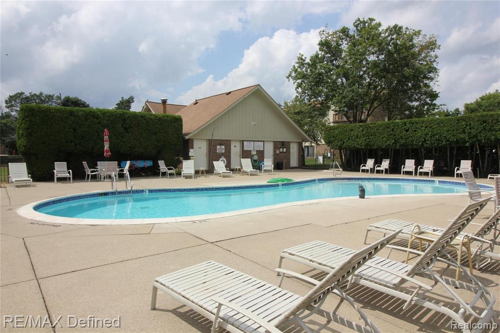 2945 Meadowbrook Drive Rochester Hills, MI 48309 - Photo 19 of 21
