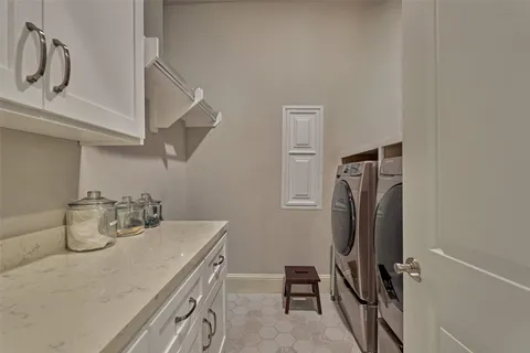 $1,198,000 | 54 Secluded Trail, The Woodlands, TX 77380