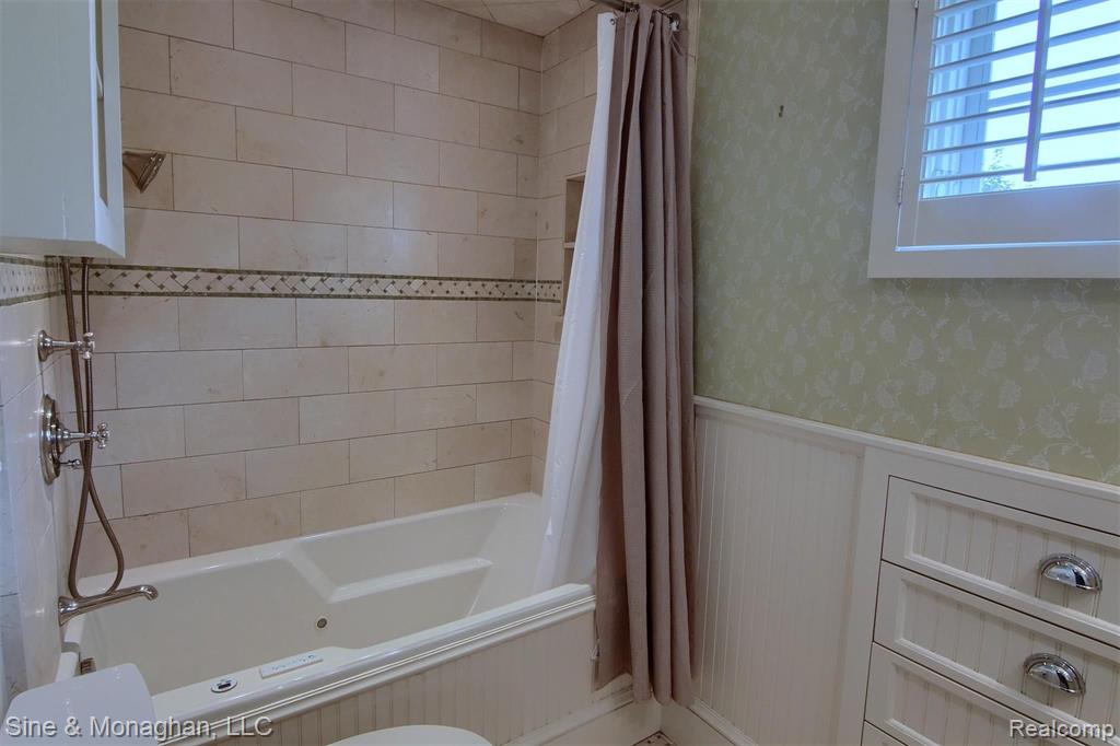 422 Moran Road Grosse Pointe Farms, MI 48236 - Photo 22 of 33