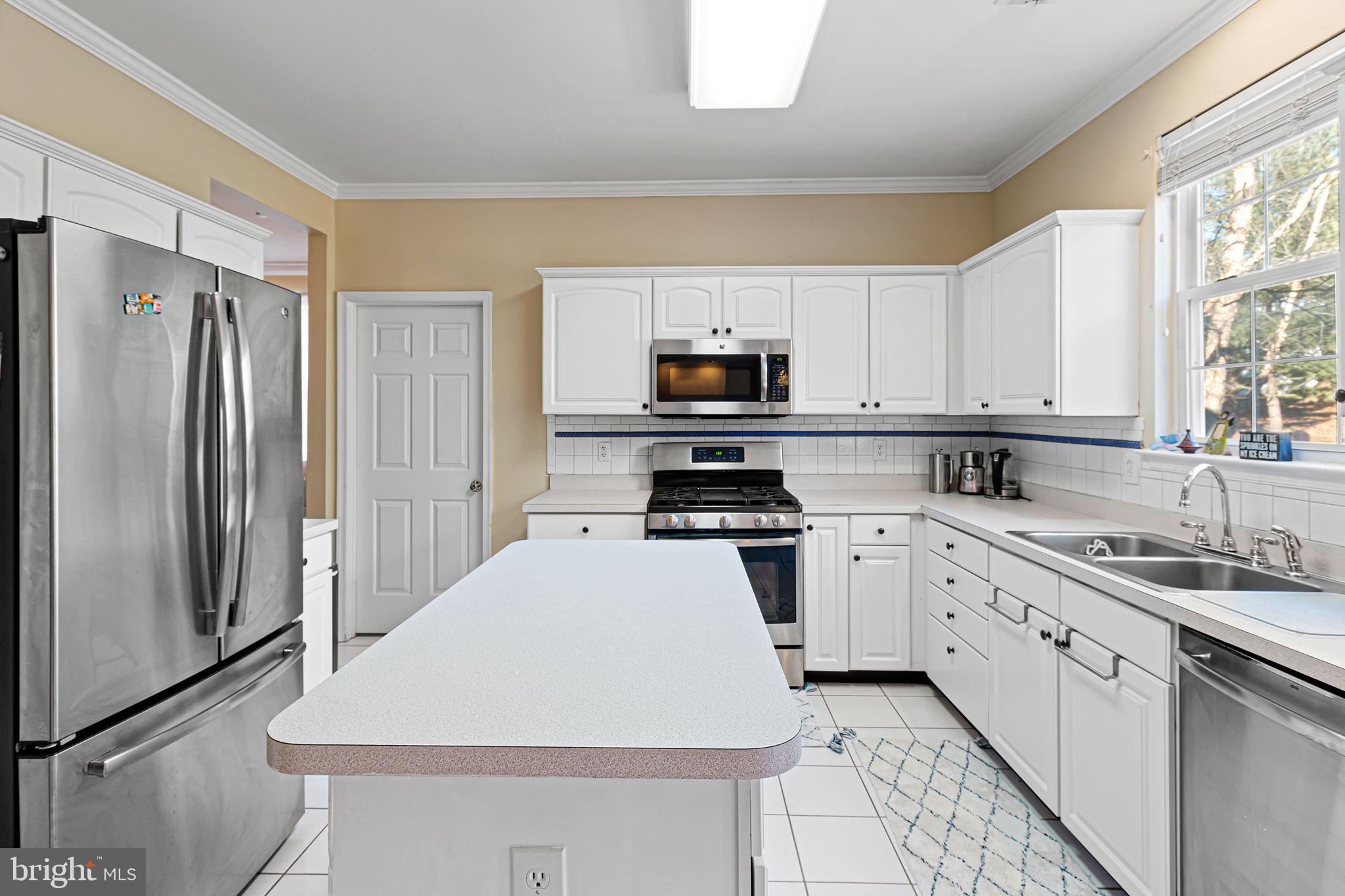 406 Denow Road Pennington, NJ 08534 - Photo 7 of 25