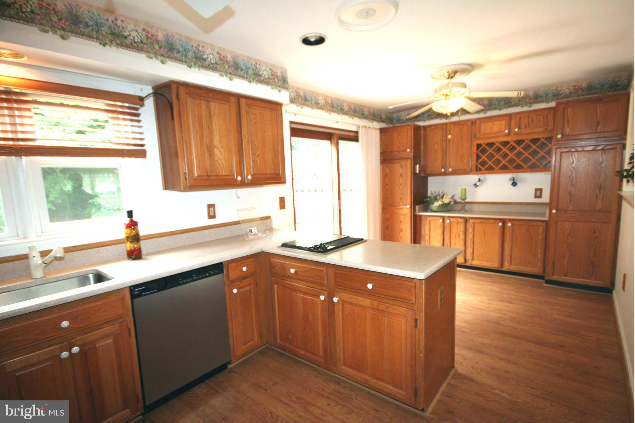 7467 Ridge Oak Court Springfield, VA 22153 - Photo 5 of 24 Kitchen with silestone counter tops