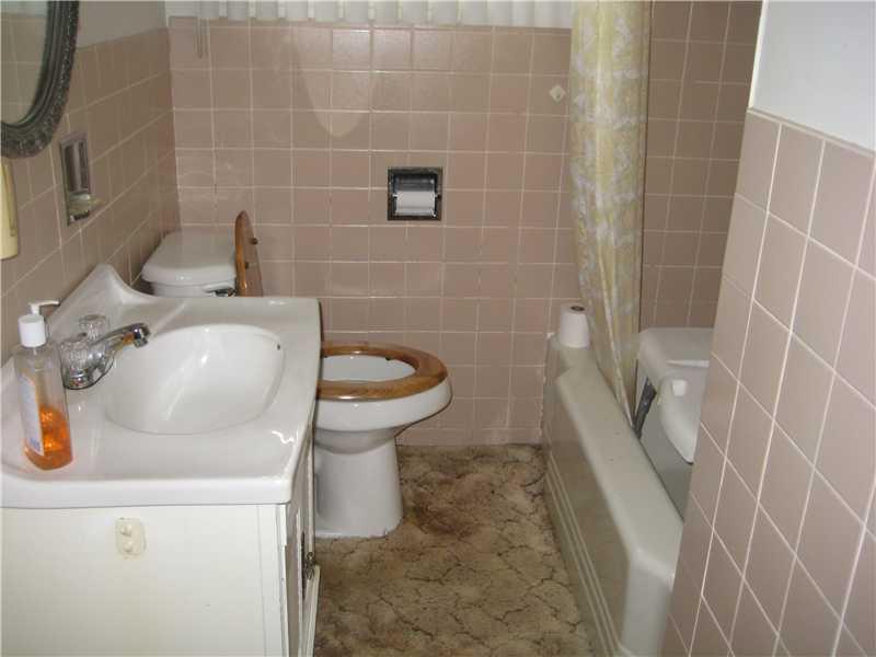 309 Ceylon Road Carmichaels, PA 15320 - Photo 11 of 11 Full Bath.