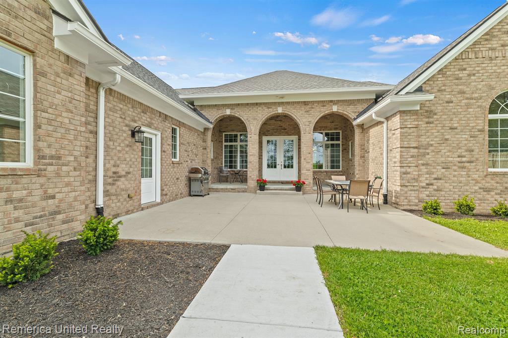 1450 West Maple Road Milford, MI 48381 - Photo 2 of 50