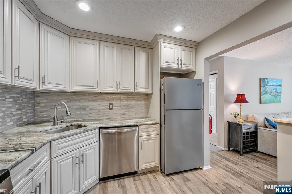 430 Poets Way, Unit 430 Mahwah, NJ 07430 - Photo 13 of 26