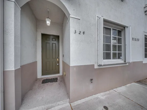 $2,400 | 21223 Northwest 14th Place, Unit 324, Miami Gardens, FL 33169