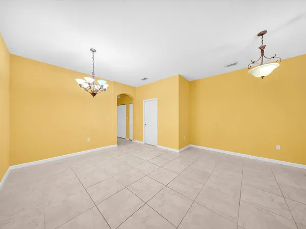 $2,400 | 21223 Northwest 14th Place, Unit 324, Miami Gardens, FL 33169