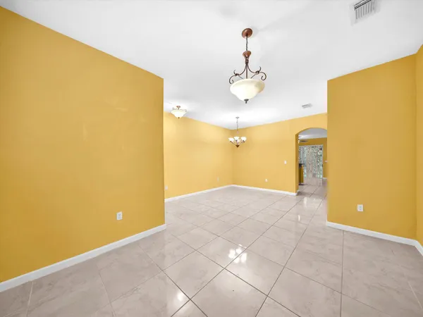 $2,400 | 21223 Northwest 14th Place, Unit 324, Miami Gardens, FL 33169