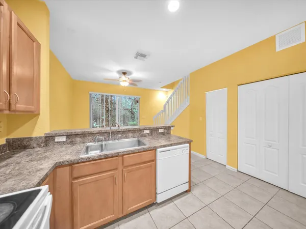 $2,400 | 21223 Northwest 14th Place, Unit 324, Miami Gardens, FL 33169