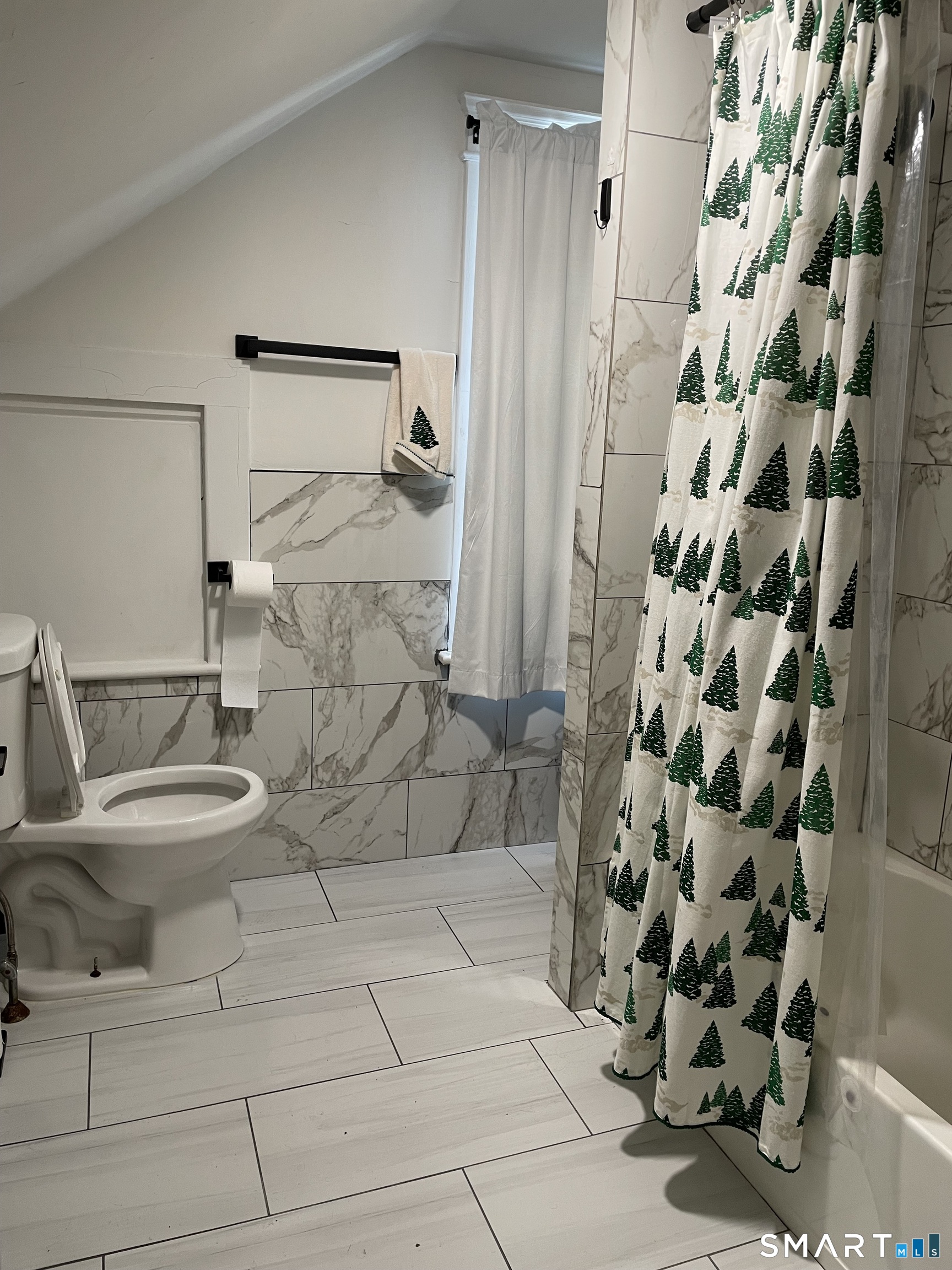 13-15 Crescent Street, Unit 3 Ansonia, CT 06401 - Photo 4 of 4 a bathroom with a toilet and shower