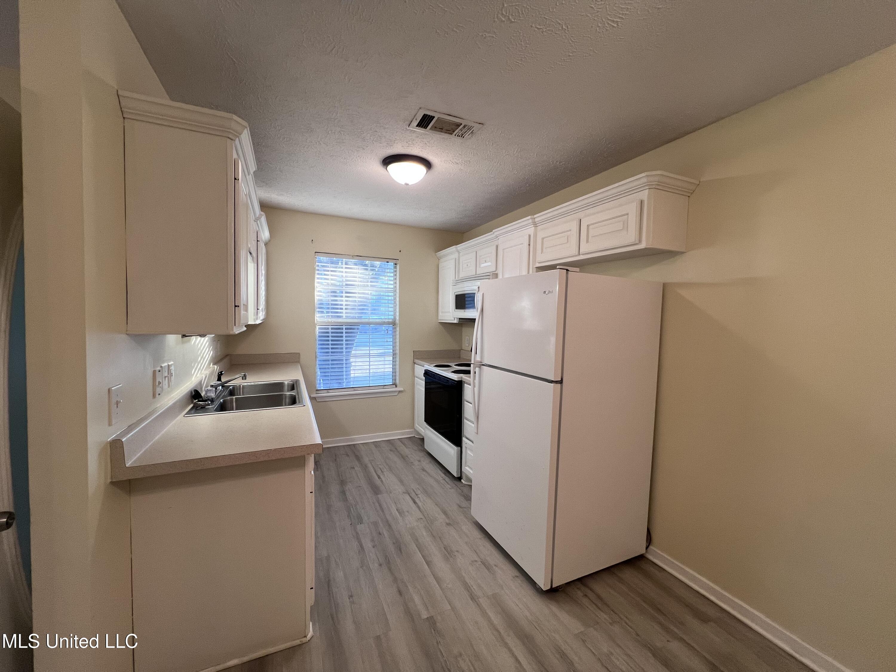 7020 Copper Cove Ridgeland, MS 39157 - Photo 4 of 19 IMG_9347