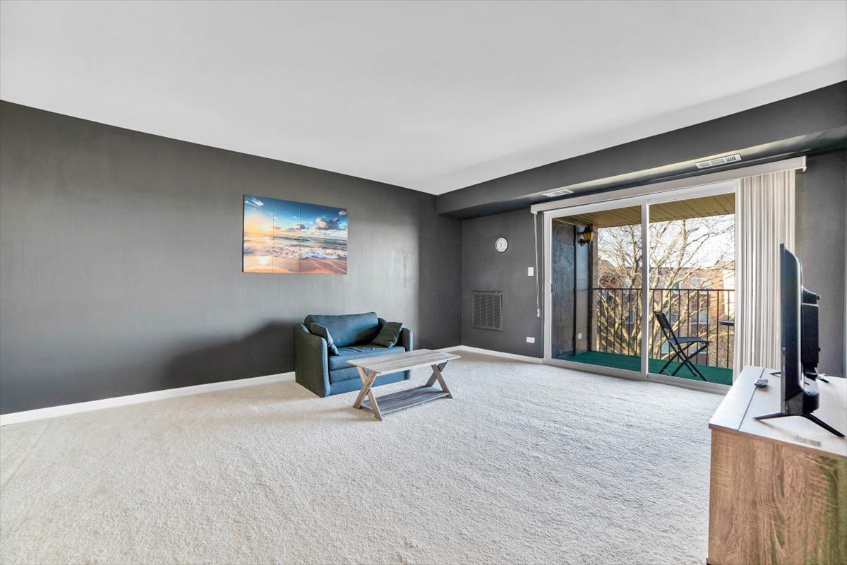 500 West Huntington Commons Road, Unit 448 Mount Prospect, IL 60056 - Photo 17 of 26 a view of an empty room with a window