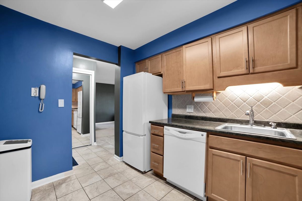 500 West Huntington Commons Road, Unit 448 Mount Prospect, IL 60056 - Photo 7 of 26 a kitchen with granite countertop white cabinets and stainless steel appliances
